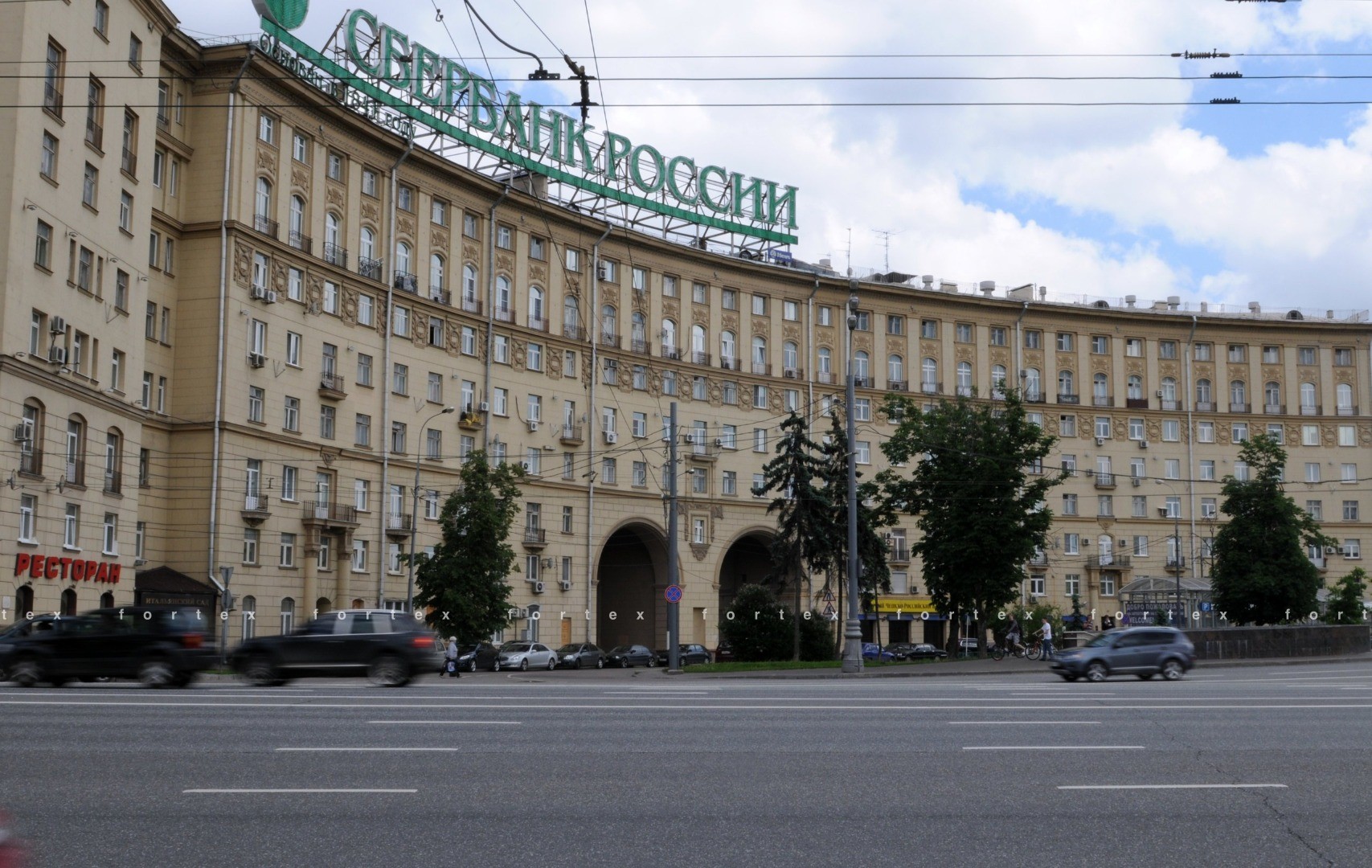 Ленинский проспект 30 москва. Ленинский проспект 30. Г. Москва, Ленинский проспект, дом 30. Здание Ленинский проспект 30. Ленинский проспект 30 крыша.